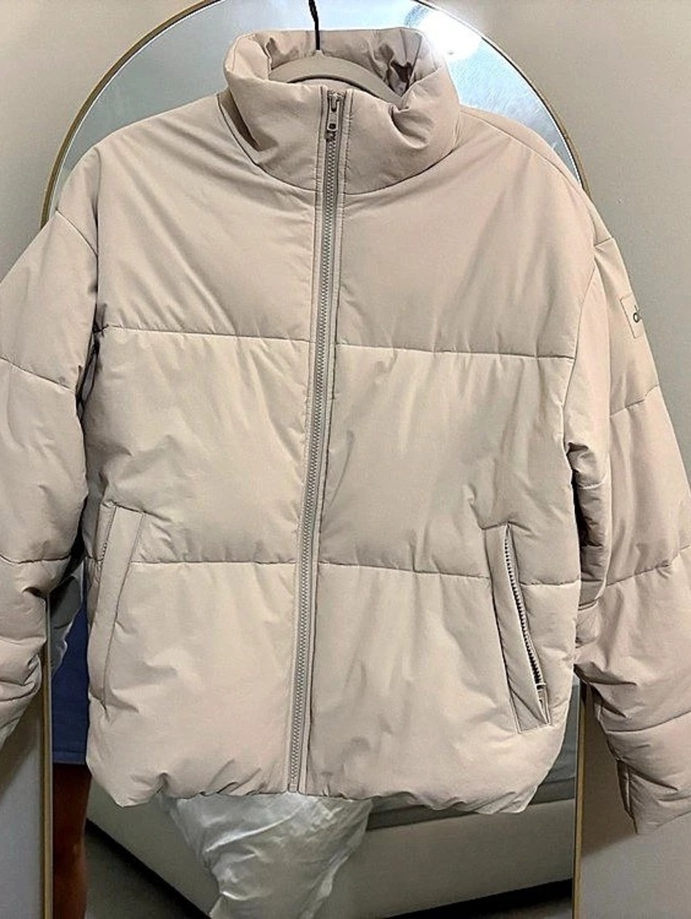 alo Puffer Jacket in Cream Size Small Like New